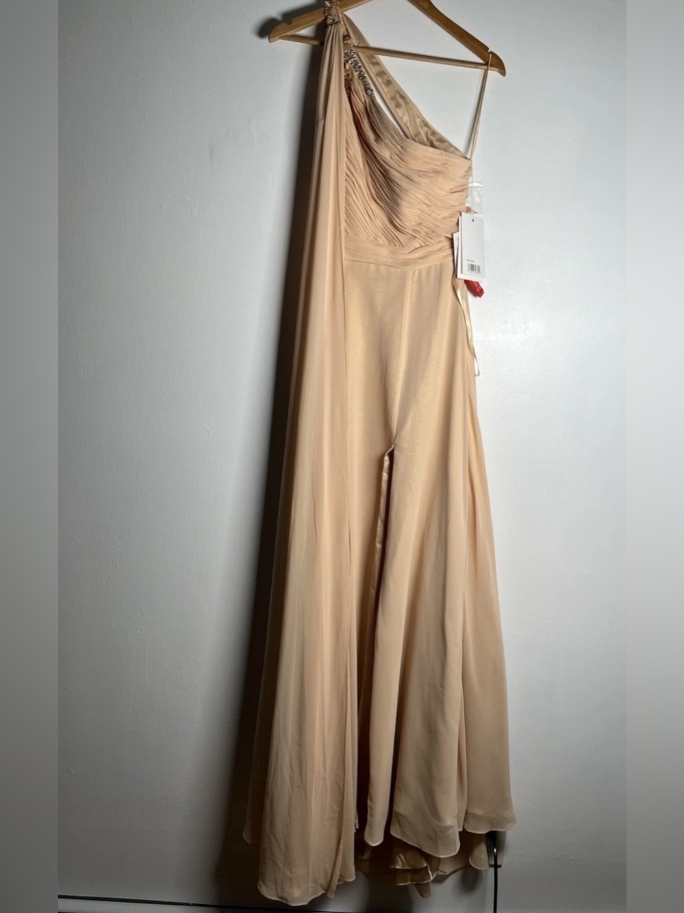 Mac Duggal One-Shoulder Gold Nude/Peach Evening Gown with Draped Bodice Size 8 - Picture 6 of 12